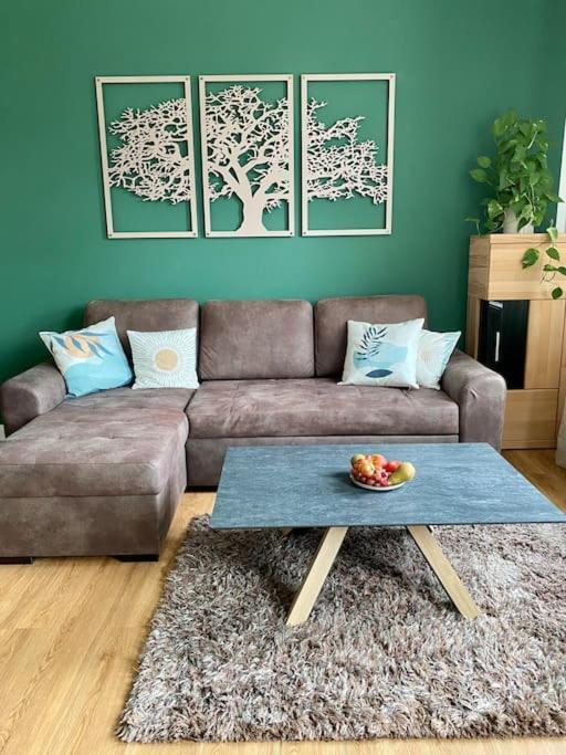 2-Zimmer Zentral In Ferdinandshof, Wlan Modern エクステリア 写真