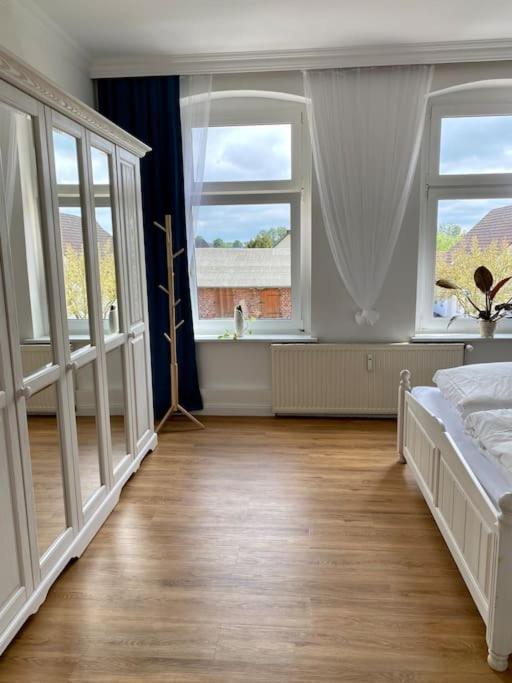 2-Zimmer Zentral In Ferdinandshof, Wlan Modern エクステリア 写真