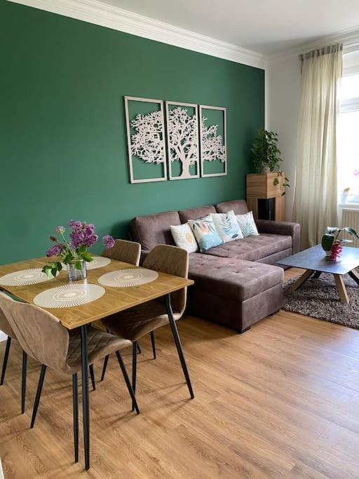 2-Zimmer Zentral In Ferdinandshof, Wlan Modern エクステリア 写真