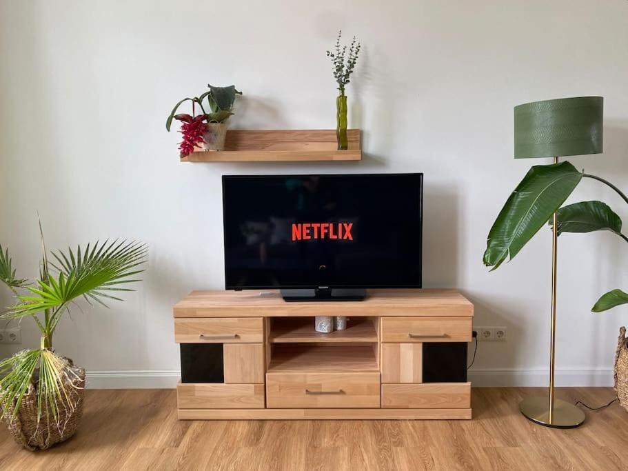 2-Zimmer Zentral In Ferdinandshof, Wlan Modern エクステリア 写真