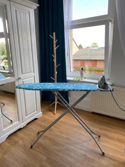 2-Zimmer Zentral In Ferdinandshof, Wlan Modern エクステリア 写真